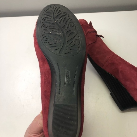 Earth Teaberry Deep Red Suede Wedge Heels, Size 7 - Picture 9 of 11
